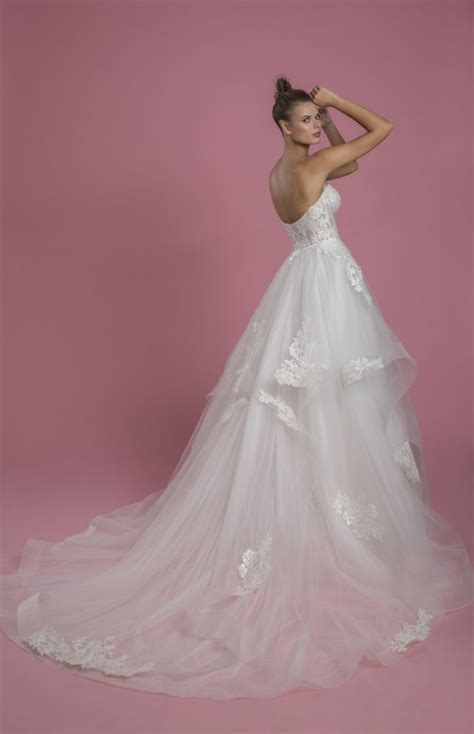 strapless sweetheart neckline ball gown layered tulle skirt wedding dress with lace bodice