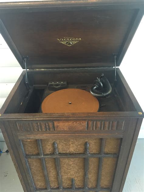 Antique Victrola Instappraisal