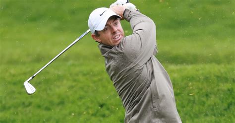 Rory Mcilroy Fights To Remain In Contention At Pga Pga Tour