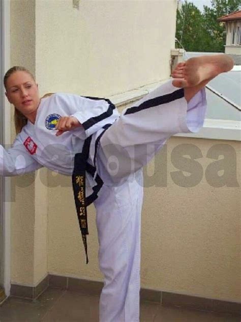 Pin By E Cohen On Karate Fighters Women Karate Martial Arts Girl