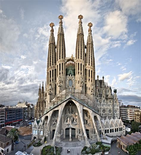 Templo De La Sagrada Familia En Barcelona España