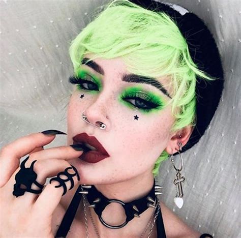 Grunge Makeup Looks You Can Actually Pull Off Fashionisers© Grunge