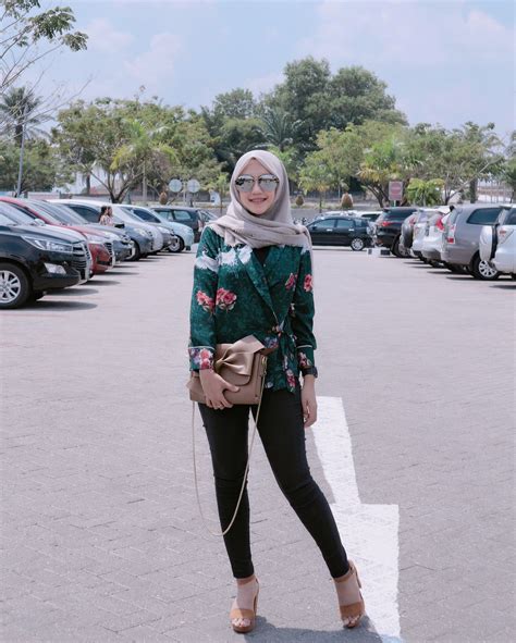 Cewek Jilbab Indo Cantik Dan Montok Tante Ara