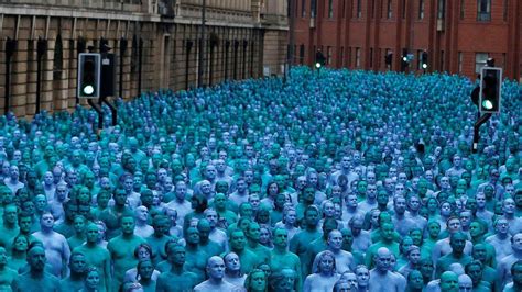 Thousands Strip For Sea Of Hull Mass Nude Photograph BBC News