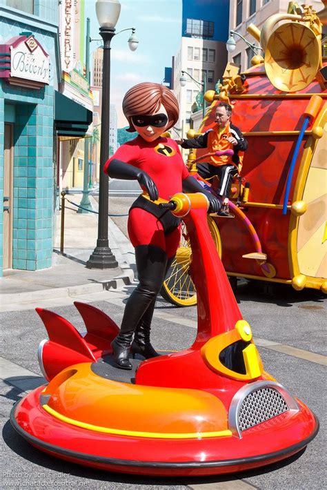 Pin By Harry Chandler On Walt Disney World Hugs The Incredibles The