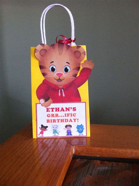 Daniel Tiger Party Favor Bags Personalized By Srdesserts On Etsy Daniel Tiger Party Favors