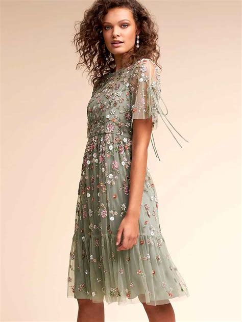 From dresses to flower and more, we have everything you need for that perfect day! What to Wear to a Spring Wedding: 46 Spring Wedding Guest ...