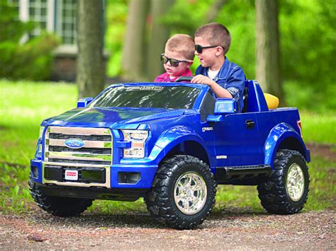 Hacer autos de juguete es un proyecto divertido y sencillo que puedes realizar en casa. Consejos cuidar coche montable de niño | Atracción360