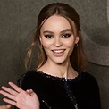 Lily-Rose Depp, sublime avec sa coiffure rétro et son make-up ...