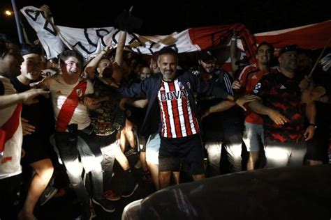 River Plate Vs Flamengo Hinchas Del ‘millonario Caminaron Desde