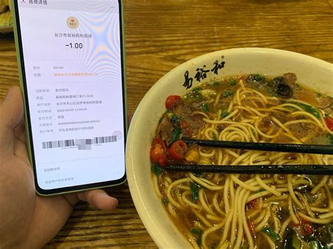 Jul 04, 2021 · 大大小小的商店、商场或餐饮业店铺都推出了不同形式的折扣或促销，加上4家储备支付工具营运商的叠加优惠，让市民有更大兴趣使用电子消费券. 武汉首批消费券发放 "烟火气"激发乘数效应--产经--人民网