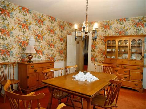 Colonial american furniture style is graceful, refined, and full of purpose. Cincinnati radio legend Ruth Lyons' lovely Early American ...