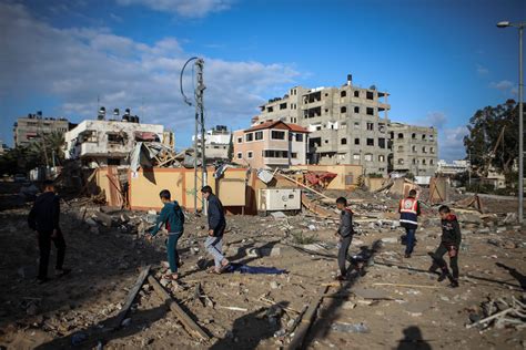 In Pictures Palestinians In Gaza Wake Up To The Aftermath Of Israeli