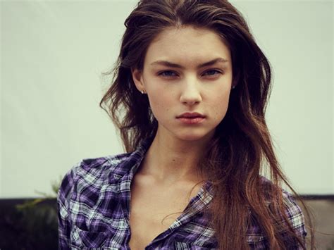 Vika Levina Russian Slim Brunette Model Girl Wallpaper 002 1600x1200