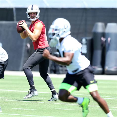 Derek Carr Leads New Look Raiders Offense Into Training Camp Las