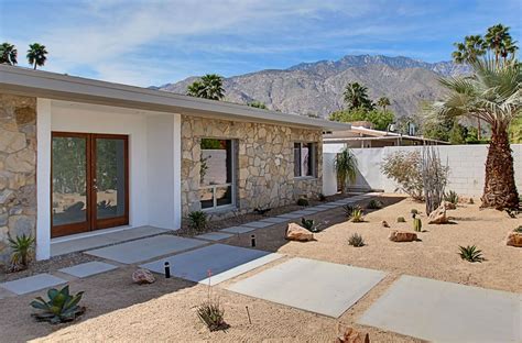 Renovated Mid Century Modern In Central Palm Springs
