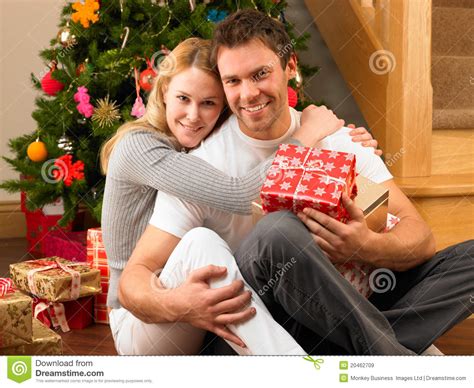 Become an eyewitness of live omg events. Young Couple With Gifts In Front Of Christmas Tree Stock ...