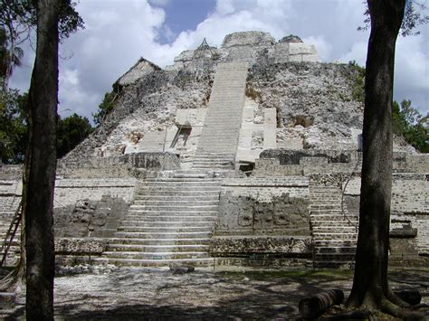 Discover Belize Travel Magazine Lamanai Maya Ruin Located In Orange