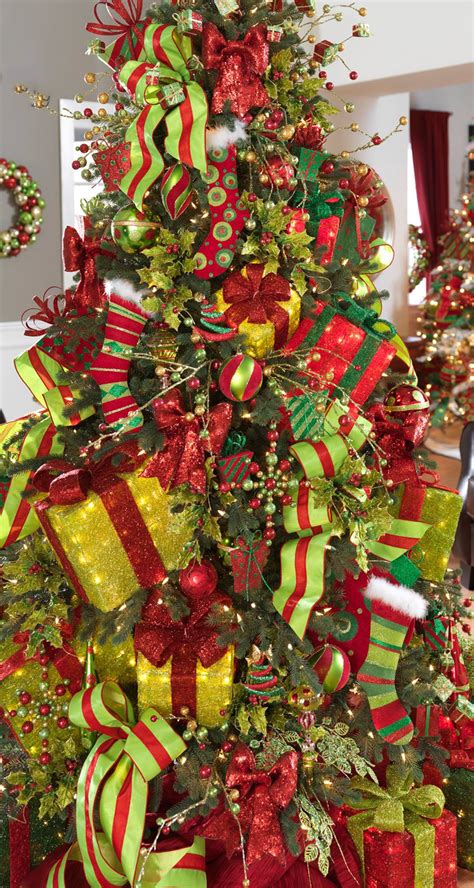 Check out these amazing christmas tree decoration ideas & tutorials. LOOKandLOVEwithLOLO: Oh Christmas Tree...