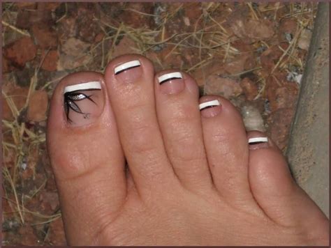 French Pedicure With Black Design Pedicure Designs Toenails Toenail