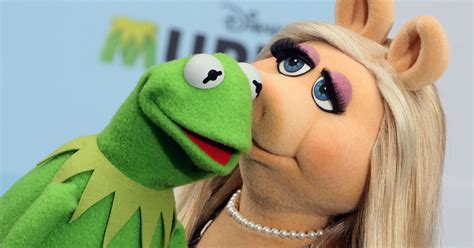 Meet Denise Kermit The Frogs New Girlfriend Piggy Will