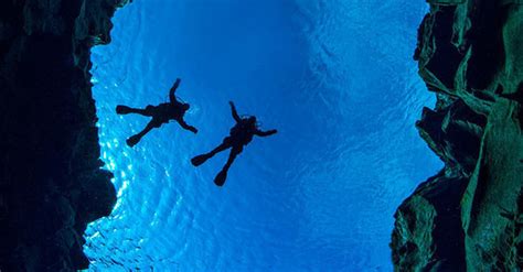 This Is What Its Like To Dive Between Two Continents Huffpost