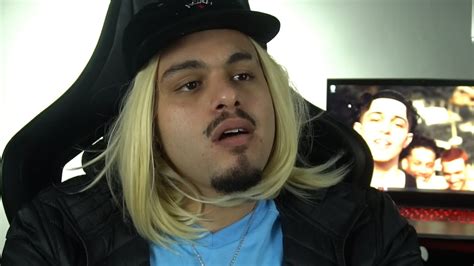 Please download one of our supported browsers. LORENZO, O FAVELA DE CONDOMÍNIO - YouTube