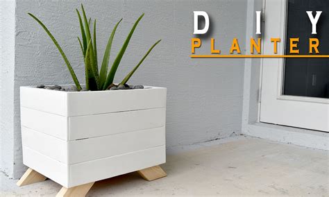 In this article we showcase several plant box ideas (with pictures) and also useful information and guidelines about planter boxes, diy guides, resources with planter plans, types and materials used in planters etc. DIY Planter Box From Pallets