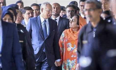 Selangor Sultan Strips Najib Rosmah Of Titles — The True Net