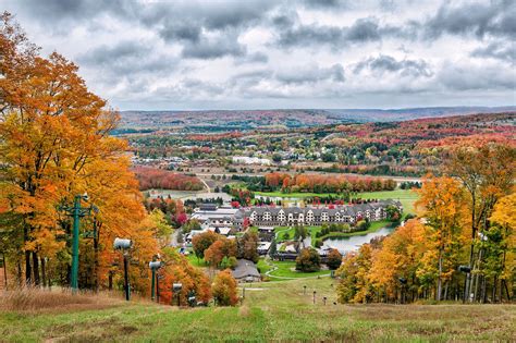 5 Unforgettable Fall Color Tours To Take Around Petoskey