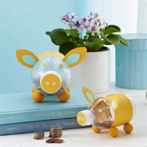 There is a save, a spend, and a share part of this bank, encouraging kids to do different things with each part of their money. 40 Cool DIY Piggy Banks For Kids & Adults • Cool Crafts