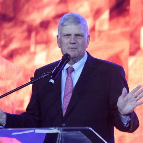 franklin graham sparks outrage for encouraging prayers for russian president putin