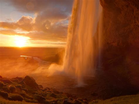 Sonnenuntergang Am Seljalandsfoss Foto And Bild Landschaft Wasserfälle