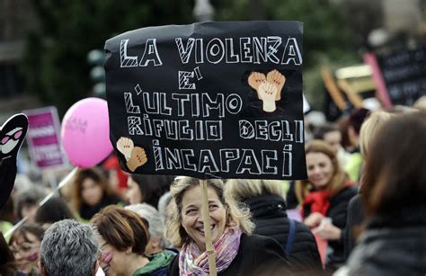 Le Foto Della Manifestazione Contro La Violenza Sulle Donne A Roma