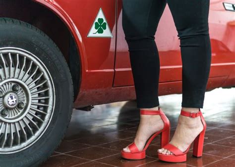 Is Driving In Heels Safe We Answer Your Question Pd Insurance