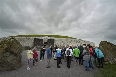 Visiting Newgrange And Knowth Passage Tombs Bru Na Boinne Ireland