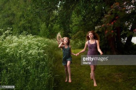 Barefoot Preteen Sisters Stock Fotos Und Bilder Getty Images