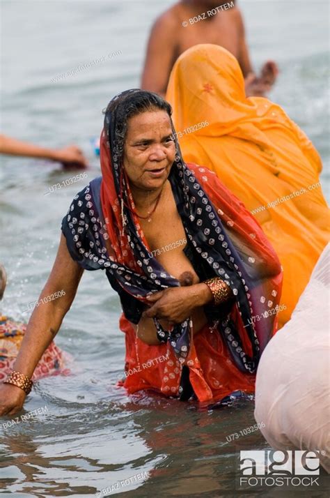 Hindu Pilgrims Bath In The Holy Water Of Gangasagar Island Stock Photo