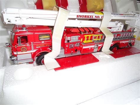 Phillymint Franklin Mint Pierce Snorkel Fire Engine 132 Scale