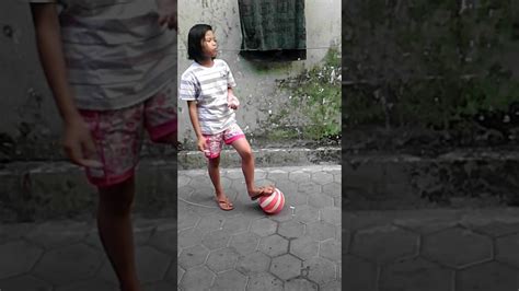 Mulai dari sd, smp hingga sma. Cara main bola - YouTube