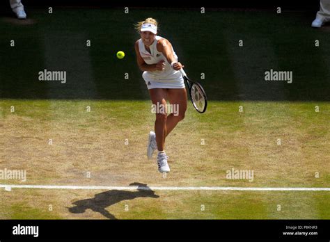 Angie Kerber Wimbledon Finale Fotos Und Bildmaterial In Hoher