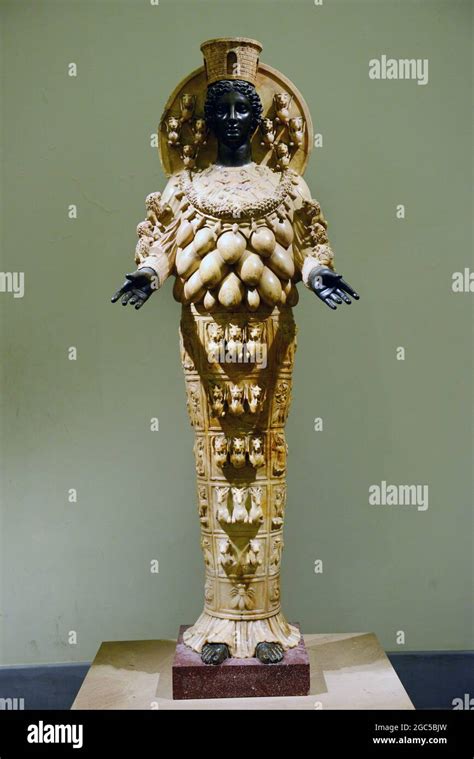 Artemis Museum Fotos Und Bildmaterial In Hoher Auflösung Alamy