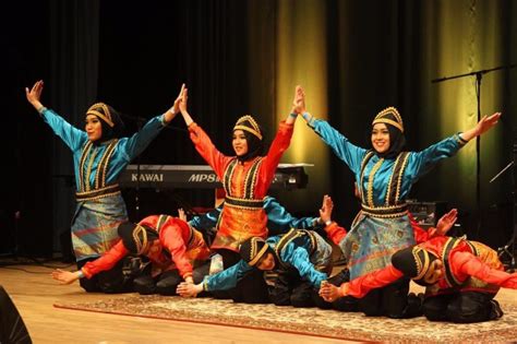 Salah satu unsur tersebut adalah musik pengiring. Ini Dia Pesona dan Makna Tarian Tradisional Indonesia ...