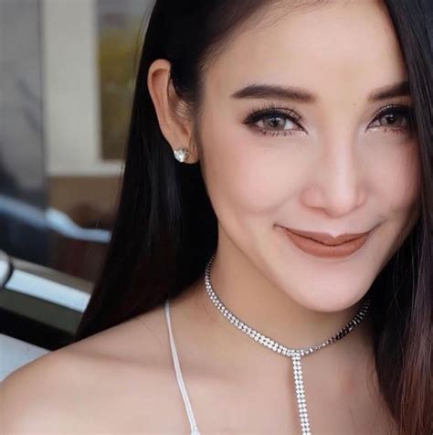 แพท ณปภา ไม่โกรธ หลังคนทักเหมือนคนท้อง อีจัน อัพเดต 04 ต.ค. "แพท ณปภา" 'ท้องถึงแต่ง' รับมีคิดเรื่องแยกทาง