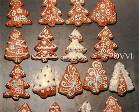 Beat 4 eggs thoroughly, add honey, and mix well with flour mixture. Traditional Slovak Christmas honey cookies | Honey cookies, Christmas cookies, Iced cookies