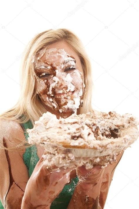 Грязное лицо Женщина с пирог и грязное лицо Стоковое фото alanpoulson