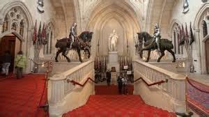 Windsor castle o castillo de windsor es uno de los castillos o palacios más importantes de reino unido. Resultado de imagen para castillo de windsor por dentro ...