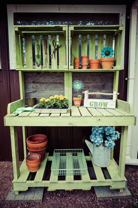 Rustic Potting Bench Made From Old Pallets Pallet Projects Garden