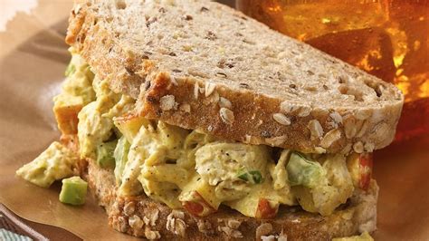 Prepare This Sandwich Filling In Minutes With Leftover Turkey Apple