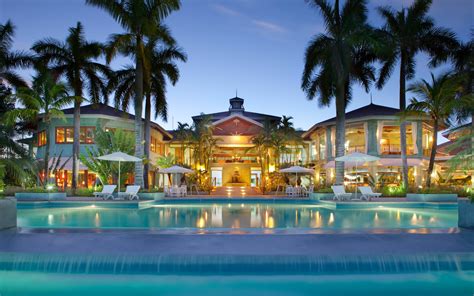 Maldives Tropical Modern Luxury Villas With Pools 4k Ultra Hd Desktop